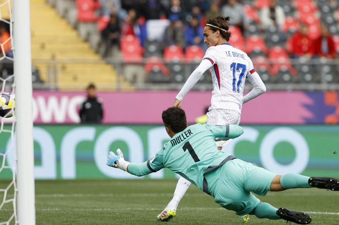 Gelandang milik Como, Andrea Le Borgne, mencetak hattrick untuk membawa Prancis mengalahkan Kaledonia Baru 6-0 di Grup E Piala Dunia U-20 2025, Minggu (5/10/2025) di Talca.