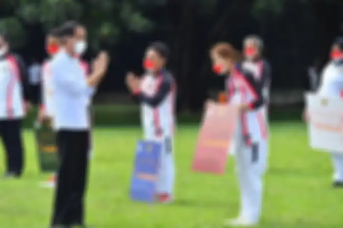 Ir. Joko Widodo (Pak Jokowi) sambut dari beri bonus kepada wakil Indonesia yang tampil di Olimpiade Tokyo 2020.