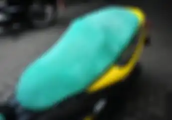 Cara Gampang Cegah Jok Motor Rusak Dicakar Kucing, Cuma Pakai Kain Ini