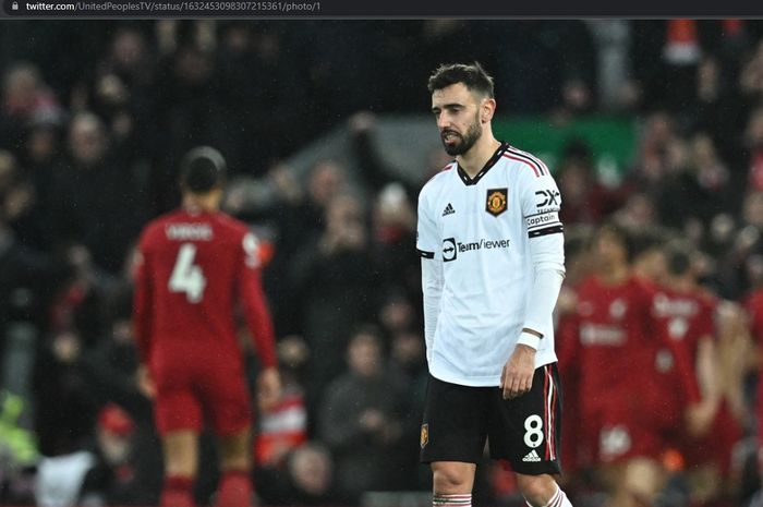 Wajah kecewa Bruno Fernandes saat Manchester United dikalahkan Liverpool di Stadion Anfield dengan skor 0-7 dalam lanjutan Liga Inggris 2022-2023.