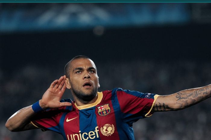 Dani Alves kembali ke Barcelona.