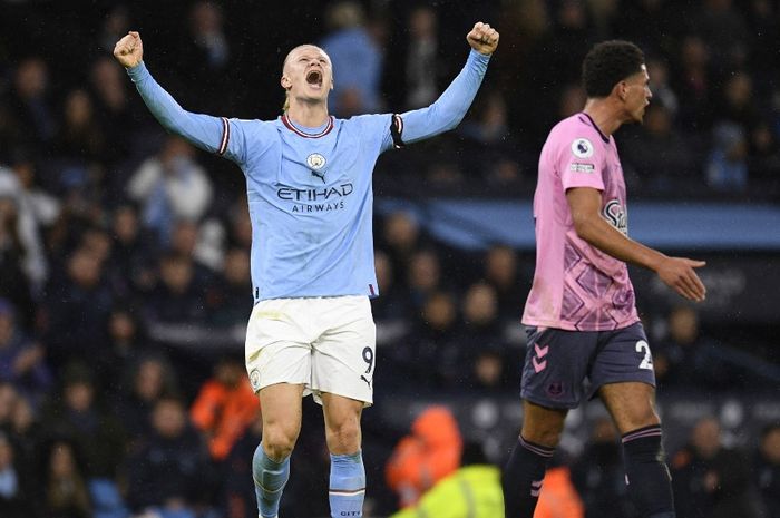 Striker Manchester City, Erling Haaland, melakukan selebrasi dalam laga Liga Inggris kontra Everton di Stadion Etihad, Sabtu (31/12/2022).