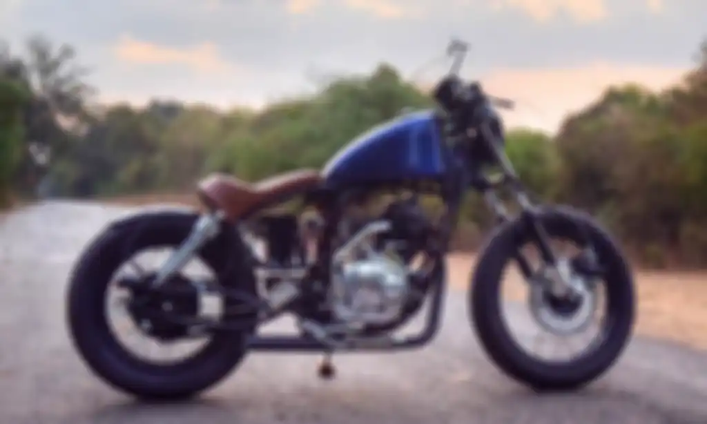 Bajaj Pulsar 180 “The Phantom” custom bobber dari J&D Custom