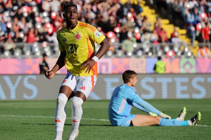 Hattrick pemain Kolombia yang kabarnya diincar Barcelona, Neiser Villarreal, memulangkan Spanyol dari Piala Dunia U-20 2025.