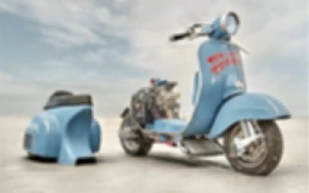 Vespa custom bermesin Husqvarna WR360 garapan Marlek Nachik, dilansir oleh Bikebrewers.com