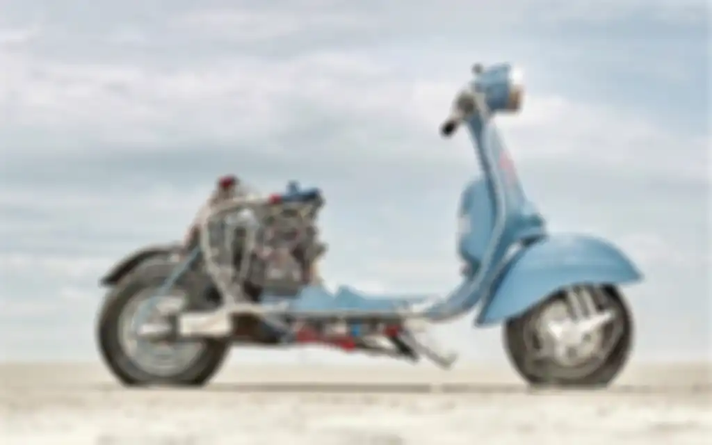 Vespa custom bermesin Husqvarna WR360 garapan Marlek Nachik, dilansir oleh Bikebrewers.com