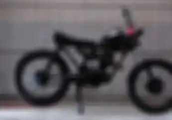 Motor Ini Punya Cat Bunglon Keren, Sekilas Hitam Tapi Kalau Dipicu Bisa Berwarna Mentereng