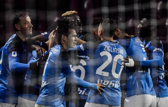 Para pemain Napoli saat merayakan gol ke gawang Salernitana (21/1/2023). Napoli melaju sebagai juara paruh musim terbaik dalam sejarah Liga Italia.