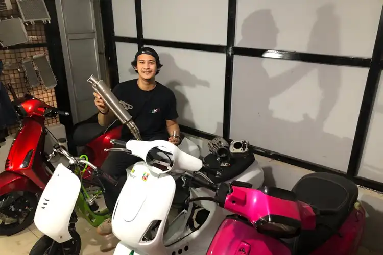 Profil RAW, Mantan Artis FTV Yang Banting Setang Jadi mekanik Balap