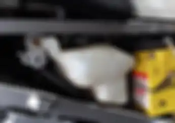 Ternyata Gampang Kok Cara Mengecek Oli Samping Motor 2-Tak, Disimak ya..