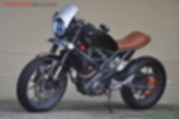 KTM Duke 250 cafe racer hasil garapan atlet angkat berat (Garage 03)