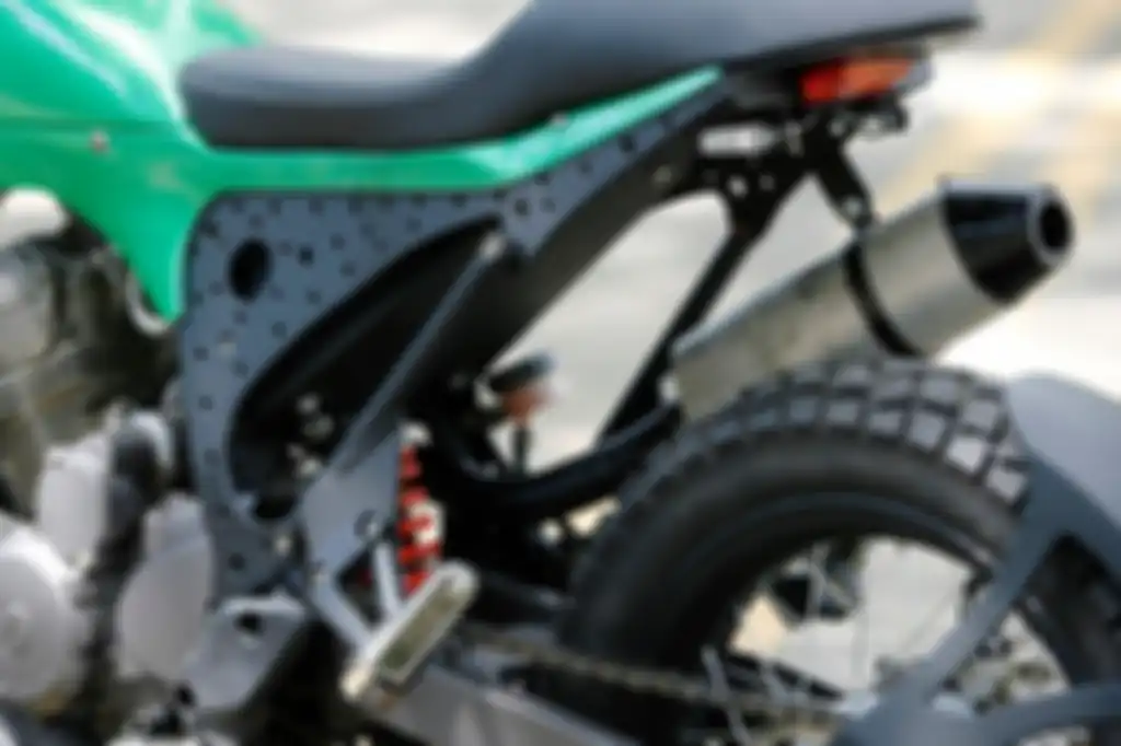 Honda Tiger modif tracker bikinan dari Diens Bike milik Eko Purwanto