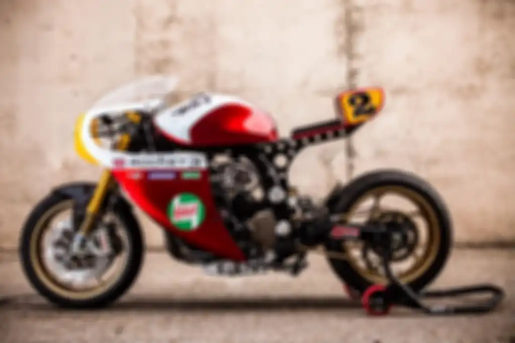 Triumph Legend TT kustom ala motor balap era lawas dari XTR Pepo, dilansir oleh www.bikeexif.com
