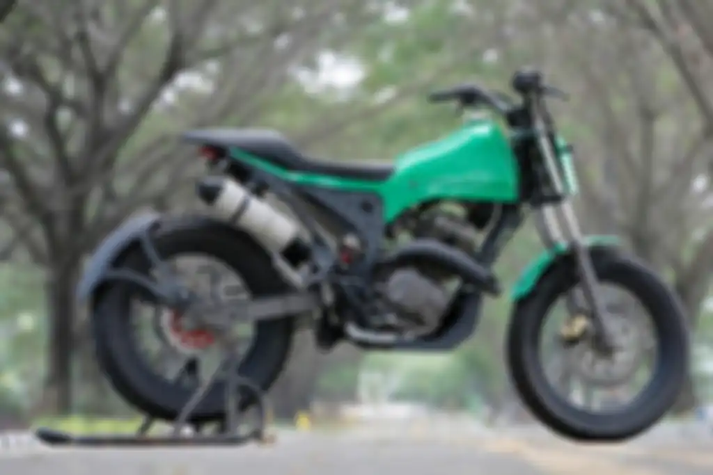 Honda Tiger modif tracker bikinan dari Diens Bike milik Eko Purwanto