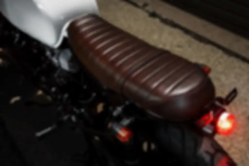 Honda CX500 Deluxe 1979 custom street tracker dari Midnight Oil Cycle Co.