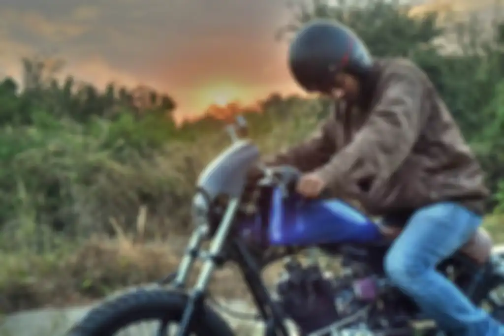 Bajaj Pulsar 180 “The Phantom” custom bobber dari J&D Custom