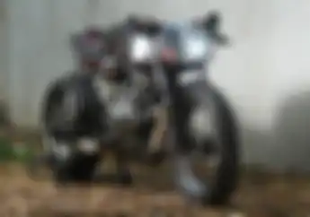 Modifikasi Bajaj Pulsar 220F Ini Terinspirasi dari Valentino Rossi