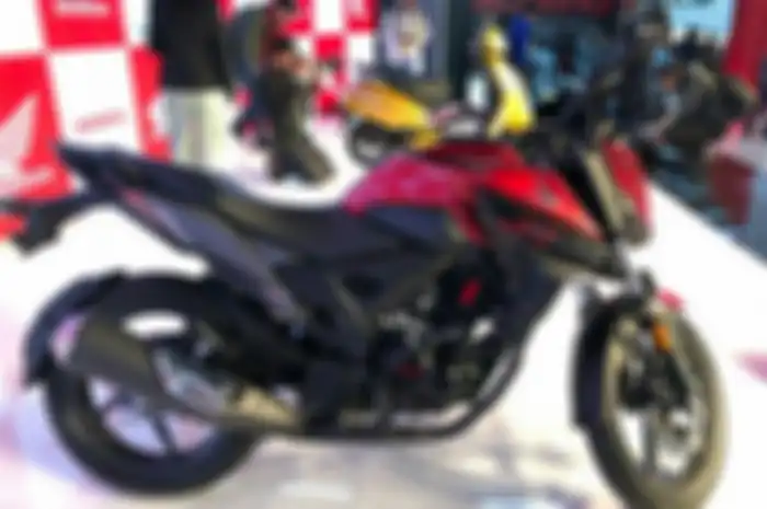 Tampilan sangar Honda X-Blade 2018