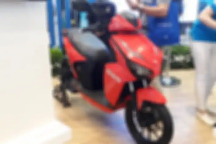 Motor listrik Gesits saat dipajang dalam pameran energi di Jakarta