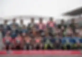 Posisi Duduk Valentino Rossi Digeser Andrea Dovizioso Saat Foto Bersama, Mengapah?