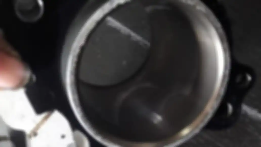Ini contoh Boring (dinding bagian dalam silinder) Honda CB150 yang baret timbul