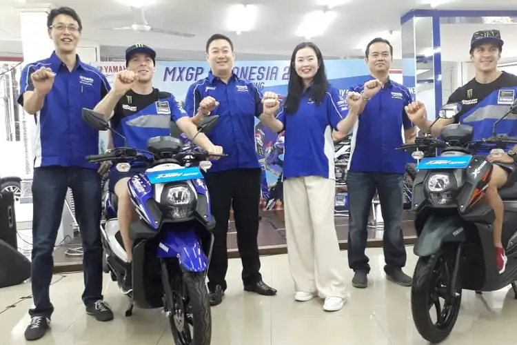 Mirip Motor Valentino Rossi,  Slogan Yamaha Indonesia Semakin Di Depan Nongol Muncul di Motor MXGP