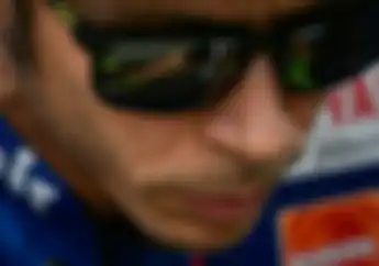 Coba Motor Misterius, Valentino Rossi Makin Khawatir Dengan Marc Marquez