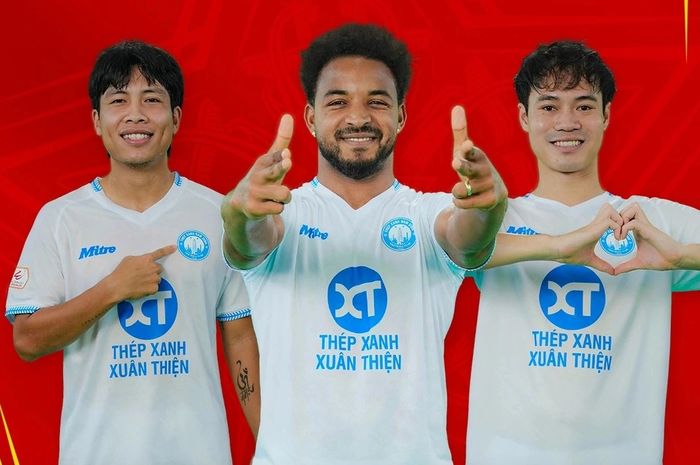 Nguyen Xuan Son (tengah) menjadi harapan besar Pelatih Vietnam Kim Sang-sik di ASEAN Cup 2024 untuk bisa juara.