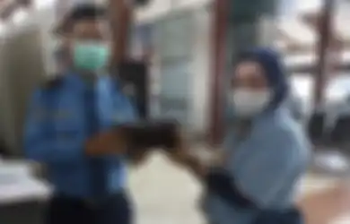 Ngaku Tak Cek Dulu Isinya, Cleaning Service Bandara Soetta yang Temukan Dompet Berisi Cek Rp 35 M Kaget, Kejujurannya Kini Banjir Penghargaan!