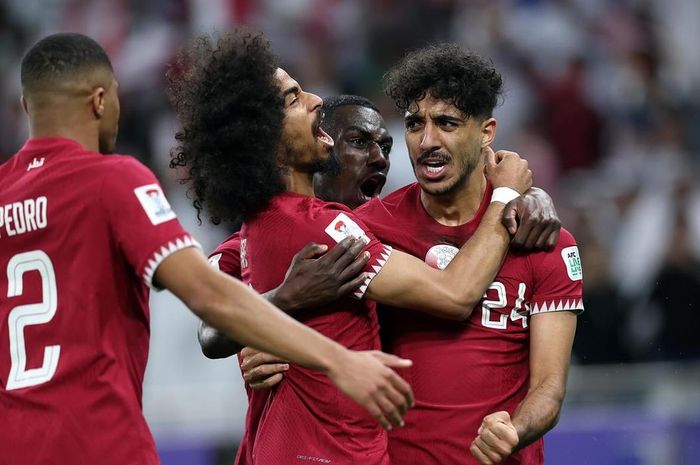 Pemain Qatar merayakan gol yang tercipta ke gawang Iran pada semifinal Piala Asia 2023.