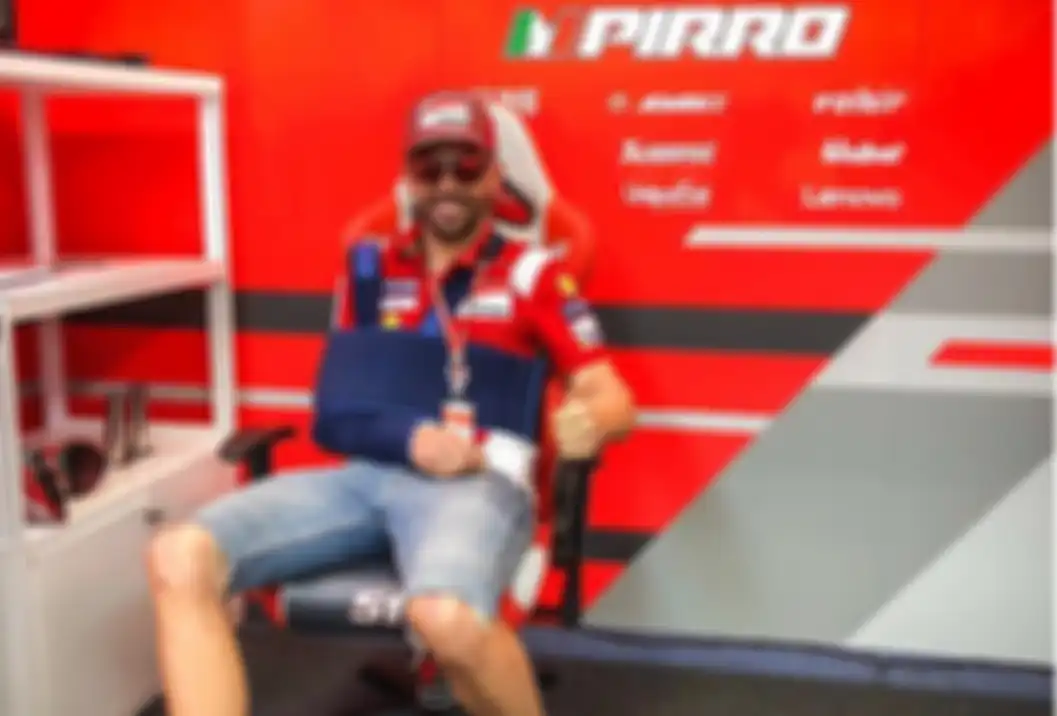 Michele Pirro terlihat berada di paddock Ducati di MotoGP Italia