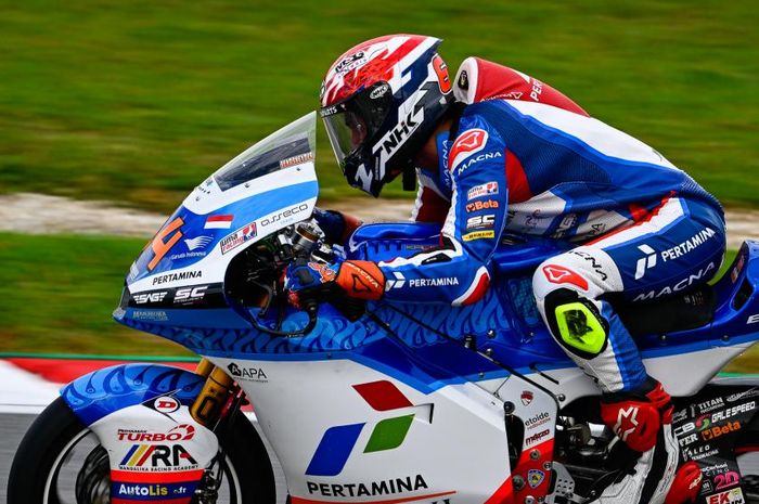 Pembalap Pertamina Mandalika SAG, Bo Bendsneyder yang tampil mencari starting grid terbaiknya menurut hasil kualifikasi Moto2 Valencia 2022.