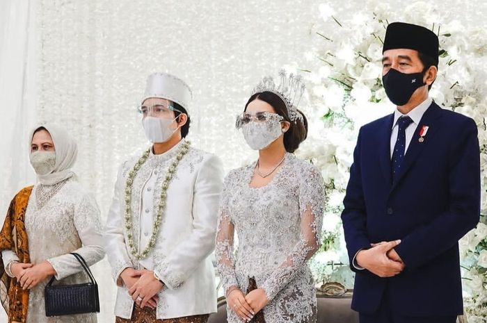 Ernest Prakasa kritisi unggahan aku Sekretariat Negara dalam pernikahan Atta Halilintar dan Aurel Hermansyah yang dihadiri presiden Jokowi dan Iriana Joko Widodo.