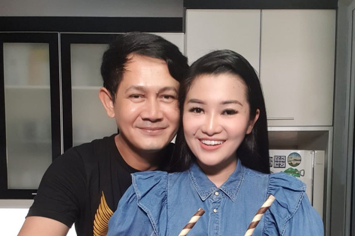 Miliki hunian mewah nan megah setelah dinikahi pilot dengan penghasilan lebih besar dari Presiden, rumah Fitri Carlina bikin geleng kepala!