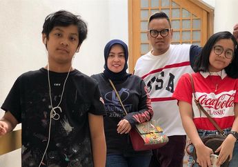 Kekompakan Keluarga Uya Kuya Bawakan Lagu Era '90-an, Tuai Banyak Pujian!