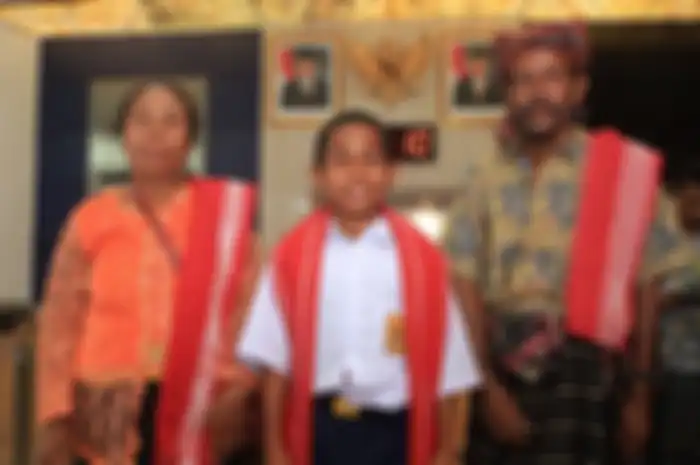 Tolak Hadiah, Ternyata Ini yang Diterima Joni Si Pemanjat Tiang Bendera