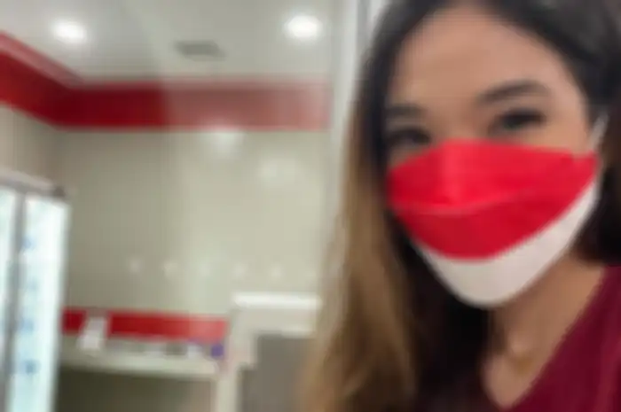 Foto Gisel yang tampak bahagia di laboratorium menjadi sorotan netizen. Bahkan, ada yang sampai memberi ucapan selamat.