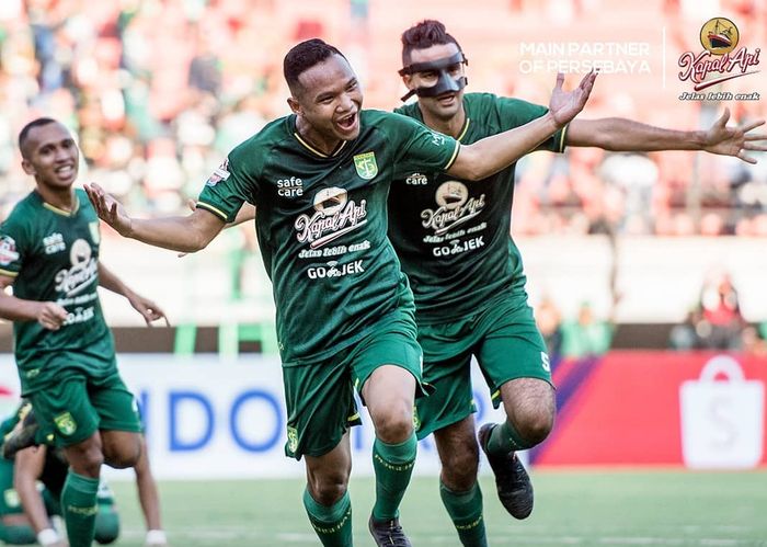 Gelandang Persebaya Surabaya, Oktafianus Fernando, merayakan gol yang dicetaknya ke gawang Persela Lamongan pada pekan keenam Liga 1 2019.