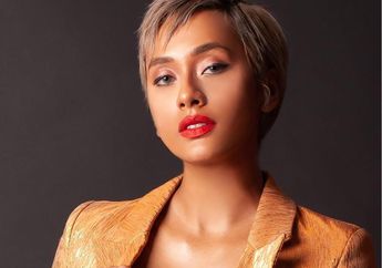 Unggah Foto Hamil, Kimmy Jayanti Tampil Seksi dengan Busana Serba Kuning