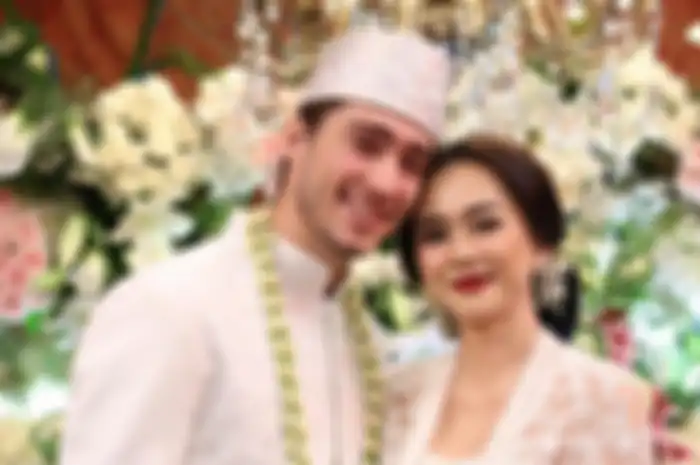 Aura Kasih konfirmasi kehamilan dan Zaskia Sungkar diduga juga sedang hamil. Bagaimana caranya agar seorang wanita bisa cepat hamil?