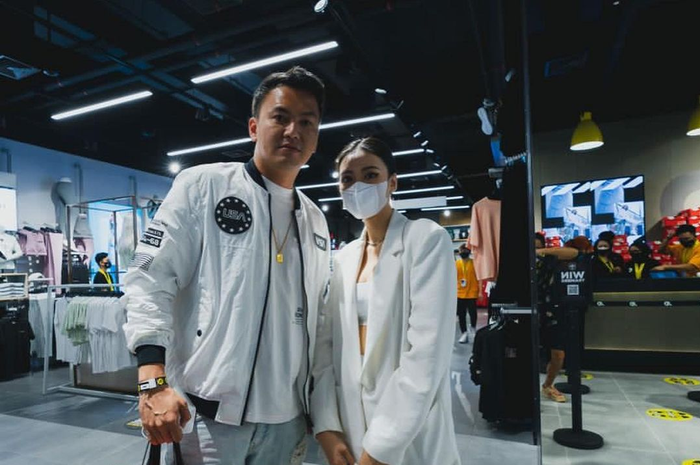 Foto unggahan Wijin sontak mendapatkan respons dari Tamara Dai. Dia membalasnya dengan dua emoji cinta yang dengan api-api.