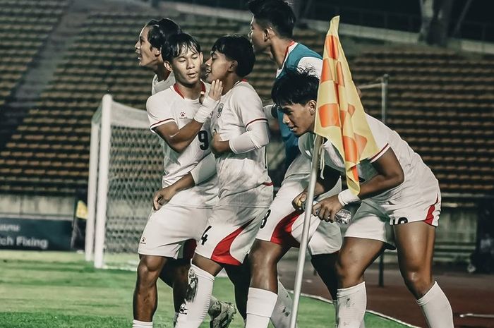 Selebrasi para pemain Timnas U-20 Indonesia usai menjebol gawang Laos pada matchday kedua Grup H Kualifikasi Piala Asia U-20 2027 di Stadion Nasional Laos, Vientiane, Kamis (3/9/2026).