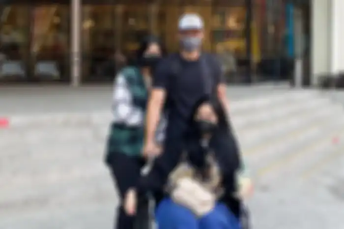 Istri AHY mengumumkan kabar duka karena kehilangan buah hatinya. Foto menantu SBY di atas kursi roda dibanjiri doa. 