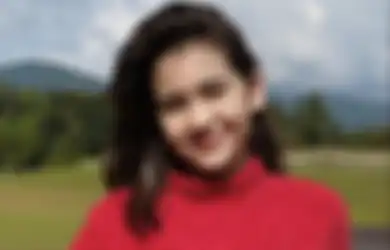 Sweater Weather! Tiru 3 Gaya Kece Pakai Sweater ala Sandrinna Michelle