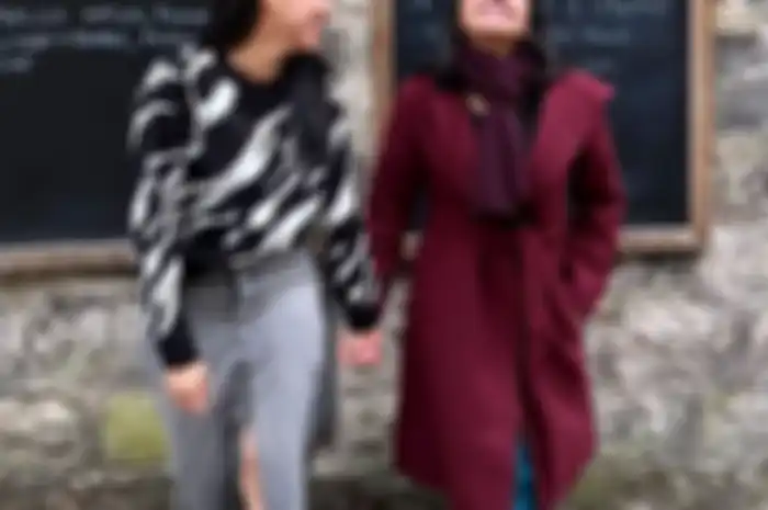 Alleia Anata terlihat makin akrab dengan mantan istri Kenang Mirdad, Tyna Kanna. Luna Maya malah tantang balik bertanya ke Ariel Noah.