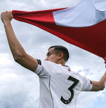 Tampak belakang Jersi tandang Timnas Indonesia