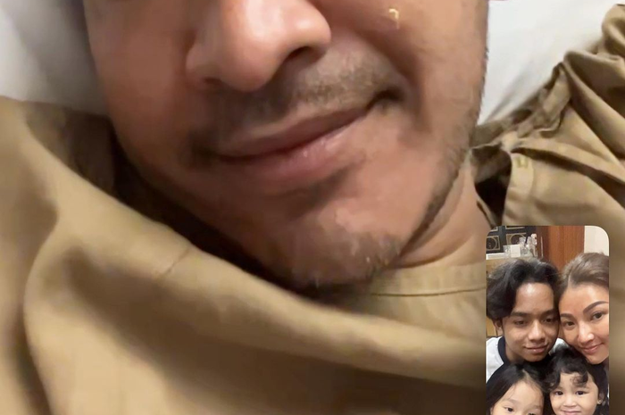 Ruben Onsu dirawat di Rumah Sakit Mount Elizabeth Novena Hospital