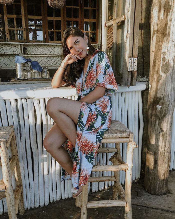 Inspirasi gaya feminin ala Jessica Mila dengan rekomendasi dress floral terjangkau