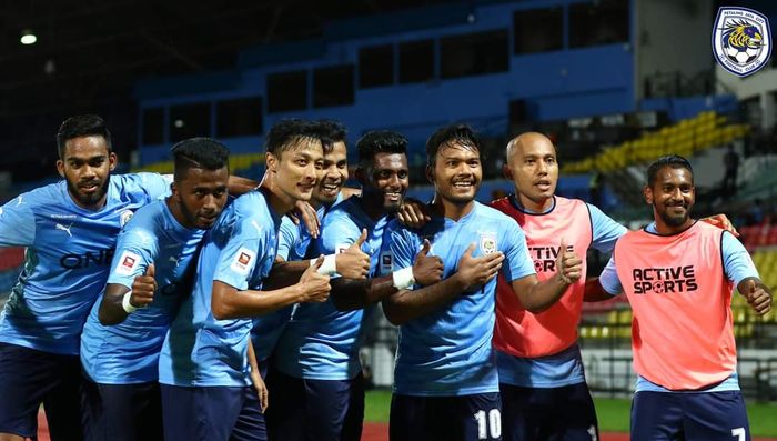 Para pemain Petaling Jaya City FC tengah merayakan gol.