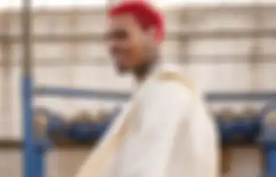 Chris Brown Lempar HP Penggemar Karena Dicuekin. Kok Bisa, Sih?